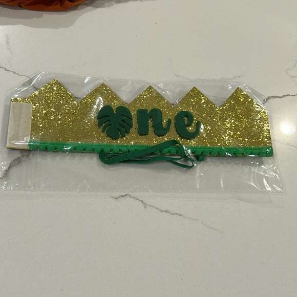 First birthday outfits and decor bundle - Picture 9 of 14